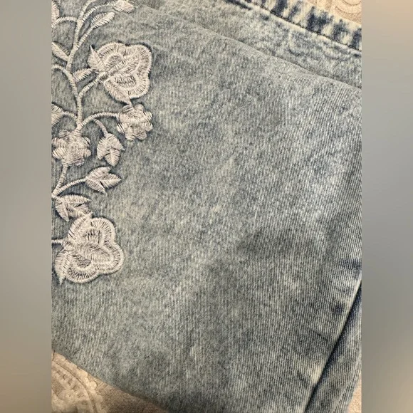 New with tags - ANEWSTA Floral Embroidered Light Blue Jeans - Picture 5 of 8
